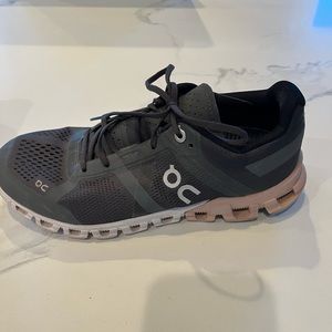 OnCloud Sneakers Grey Women’s Size 6